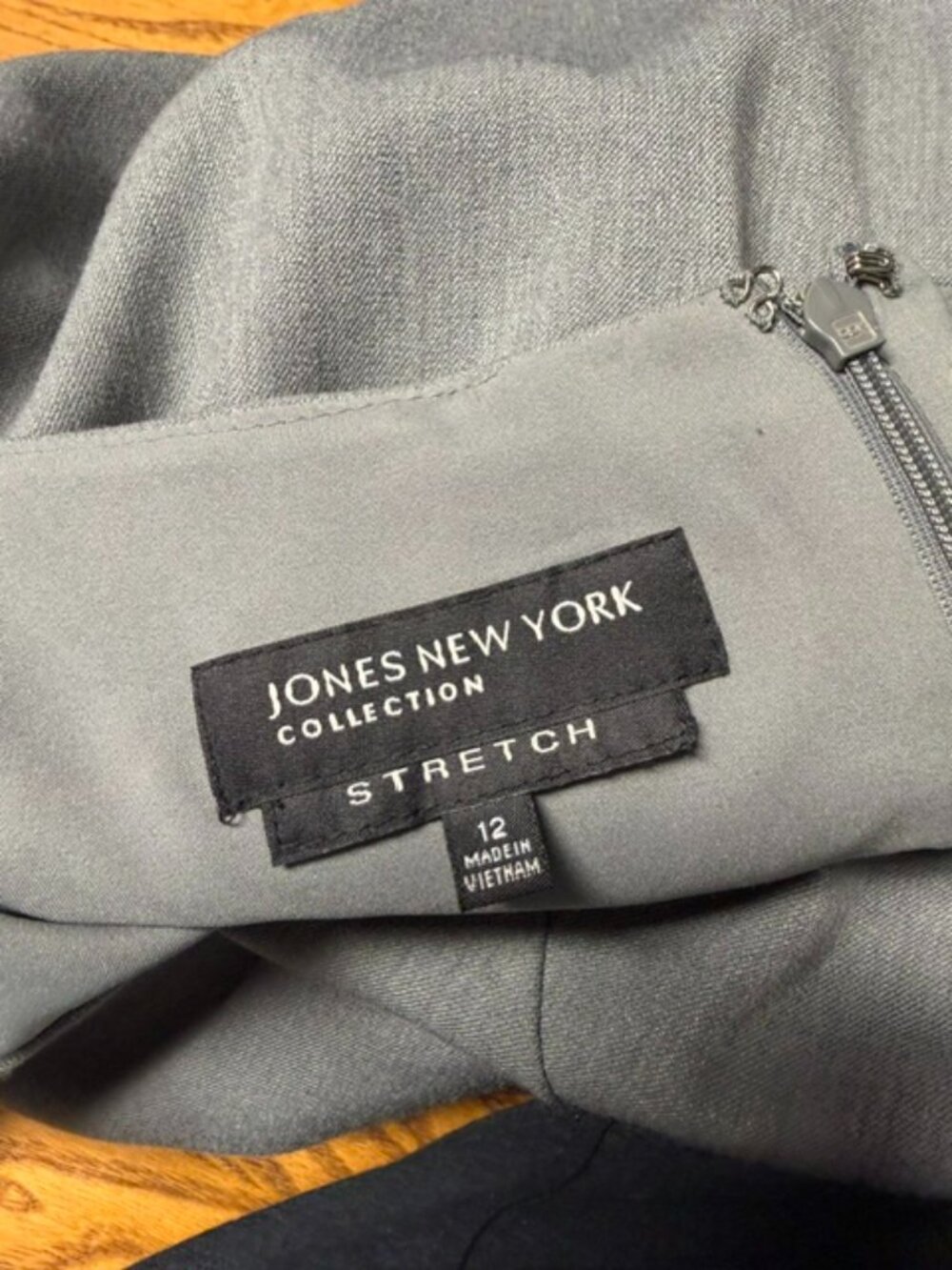 Jones New York Gray V-Neck Sleeveless Dress Size 12 - Picture 8 of 8
